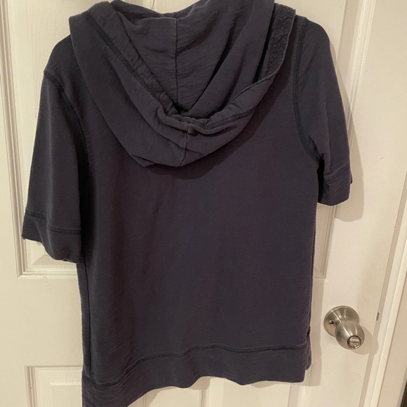 👚Roots Short Sleeve zip Hoodie - Picture 2 of 4